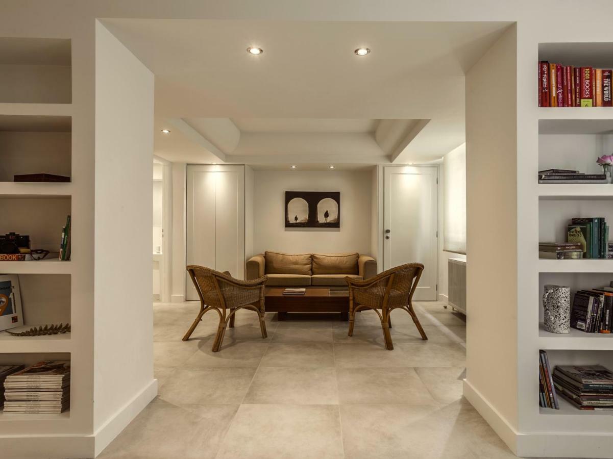 Apartment Right Under The Acropolis